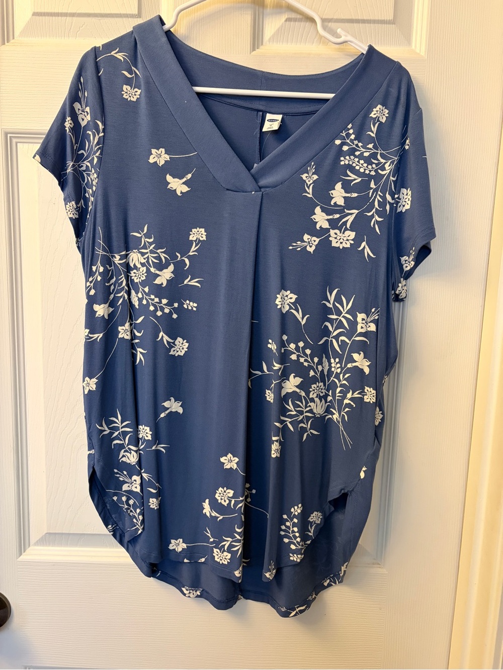 NWT Old Navy Tunic Short Sleeve top - Size Medium - Blue & White Floral